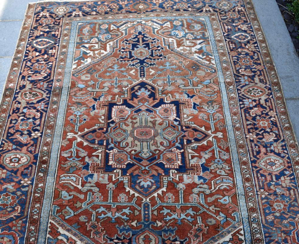 Antique Heriz rug 197x143cm View III