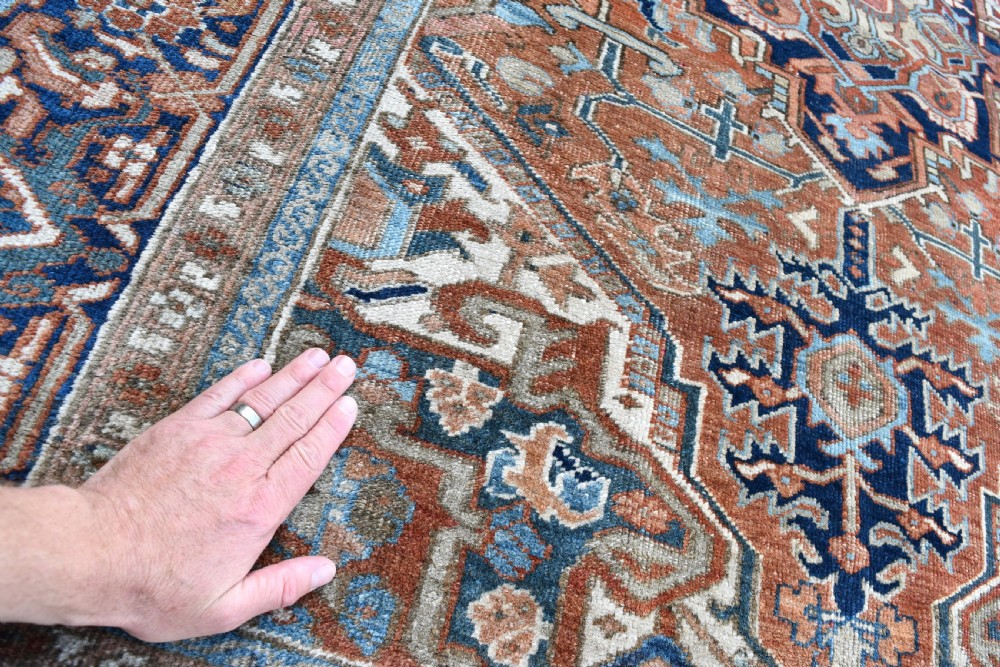 Antique Heriz rug 197x143cm View IV