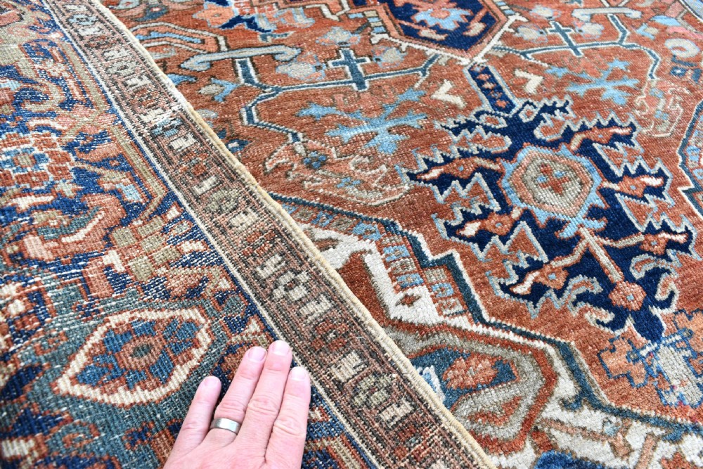 Antique Heriz rug 197x143cm View V