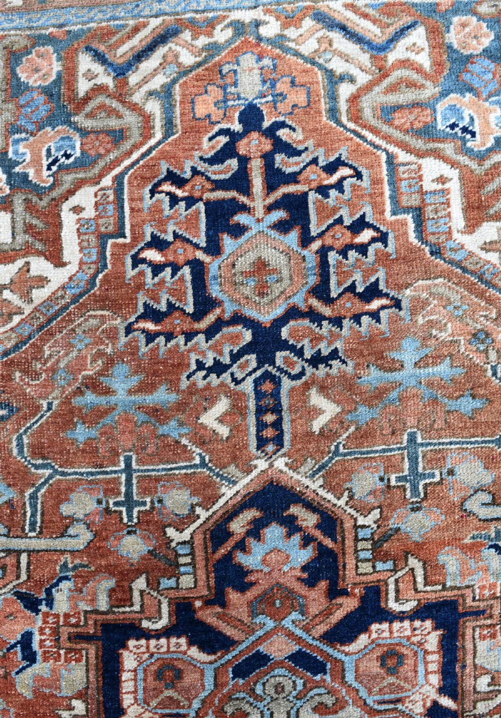 Antique Heriz rug 197x143cm View VIII
