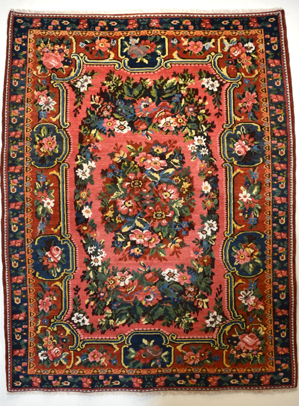 Fine Old Baktiari rug 195x151cm