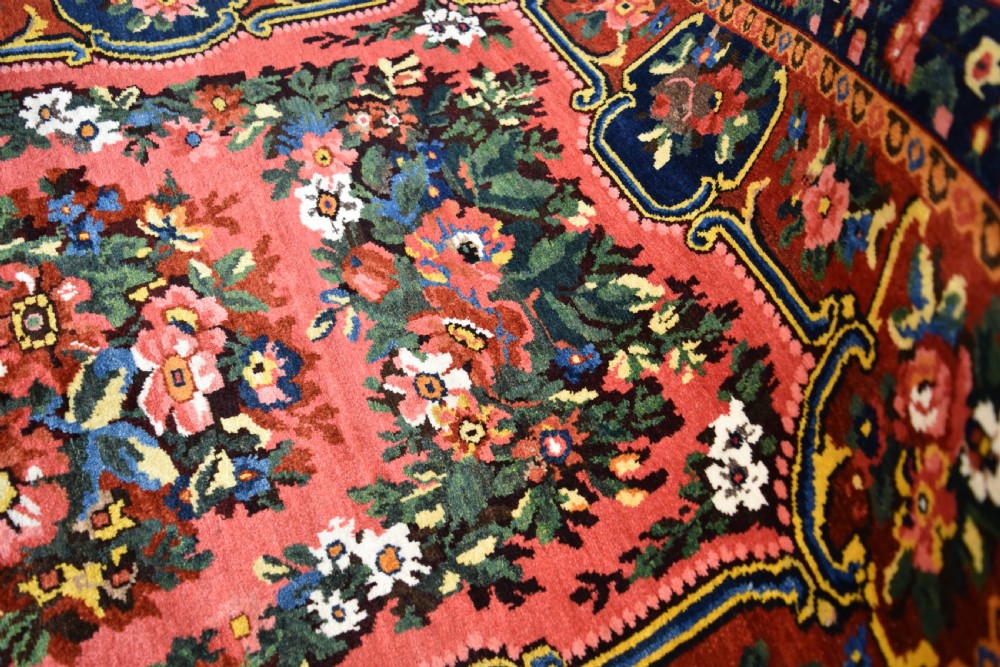 Fine Old Baktiari rug 195x151cm View III