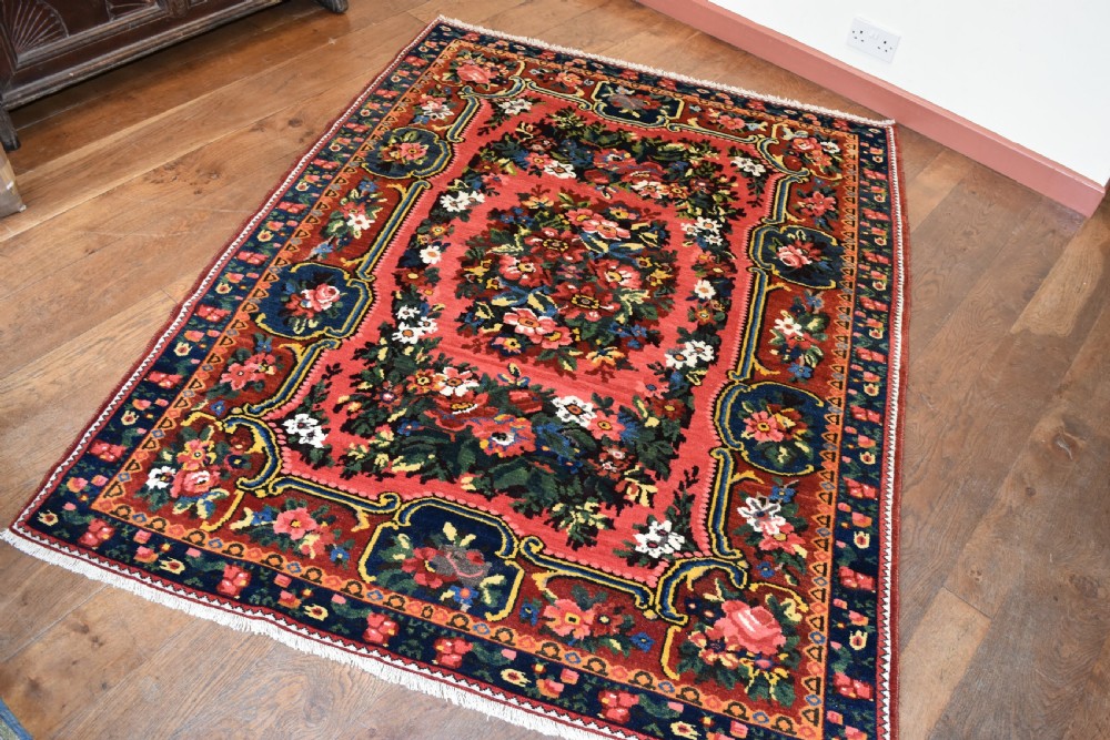 Fine Old Baktiari rug 195x151cm View IV