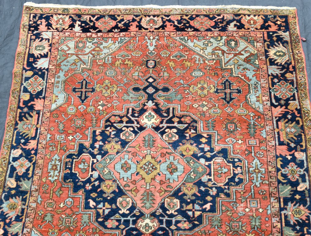 Antique Heriz small format carpet 263x191cm View IV