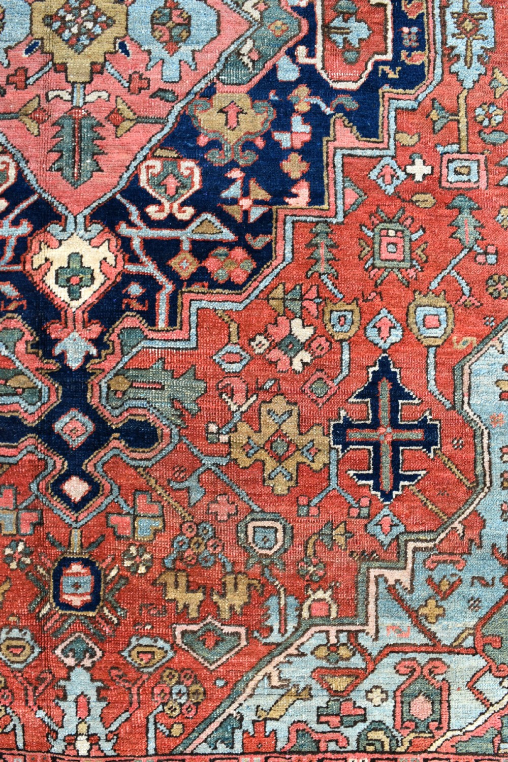 Antique Heriz small format carpet 263x191cm View V