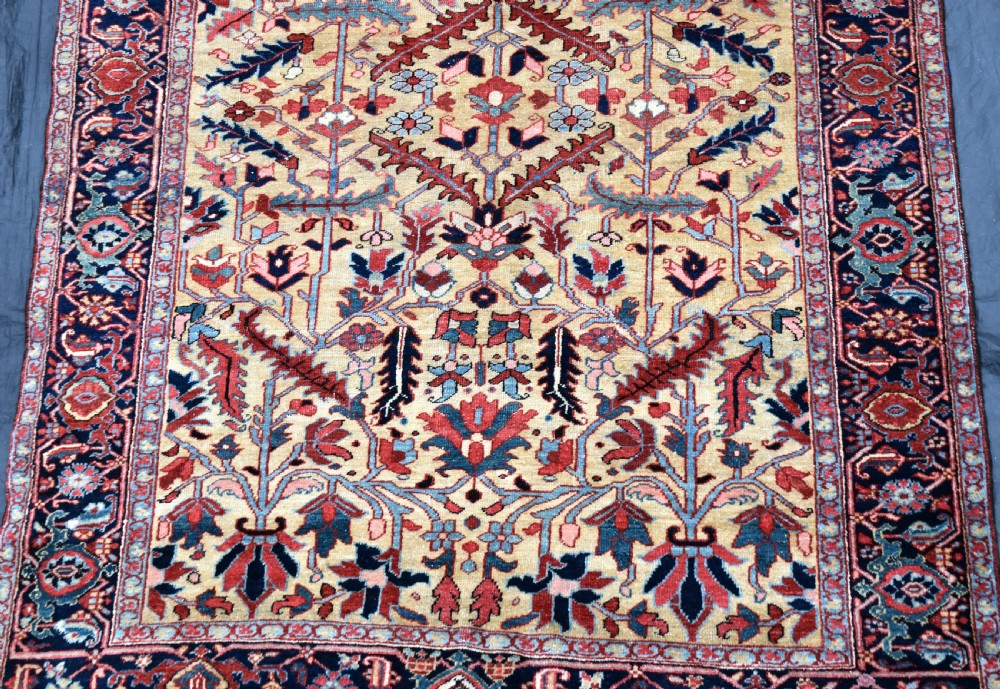 Antique Small format Heriz carpet 293x187cm View II