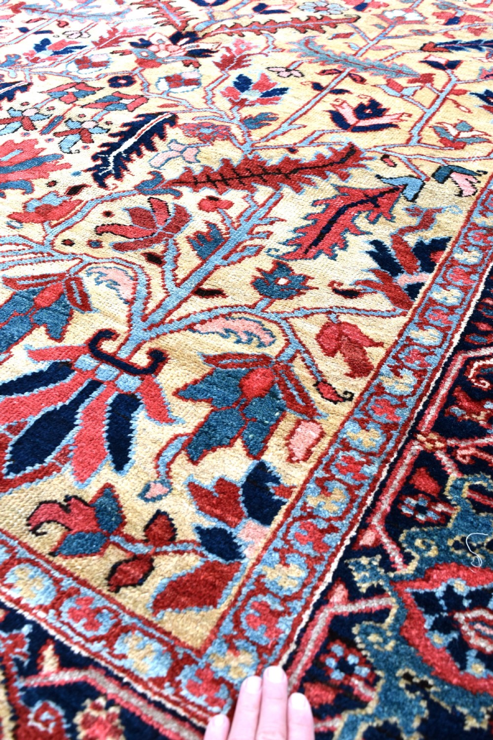 Antique Small format Heriz carpet 293x187cm View V