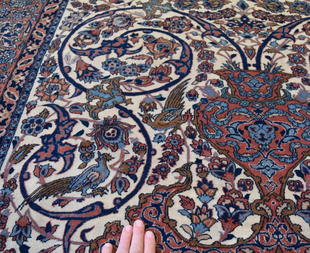 An antique Isfahan prayer rug 207x145 cm View III