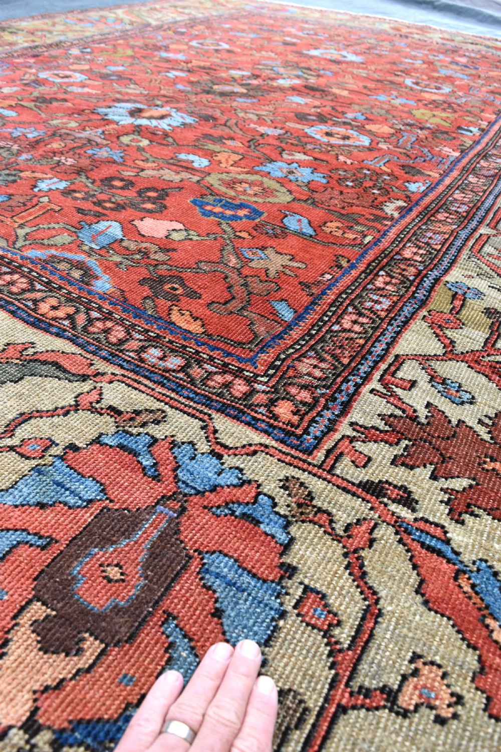 An antique Ferahan carpet 332x229 cm View IV