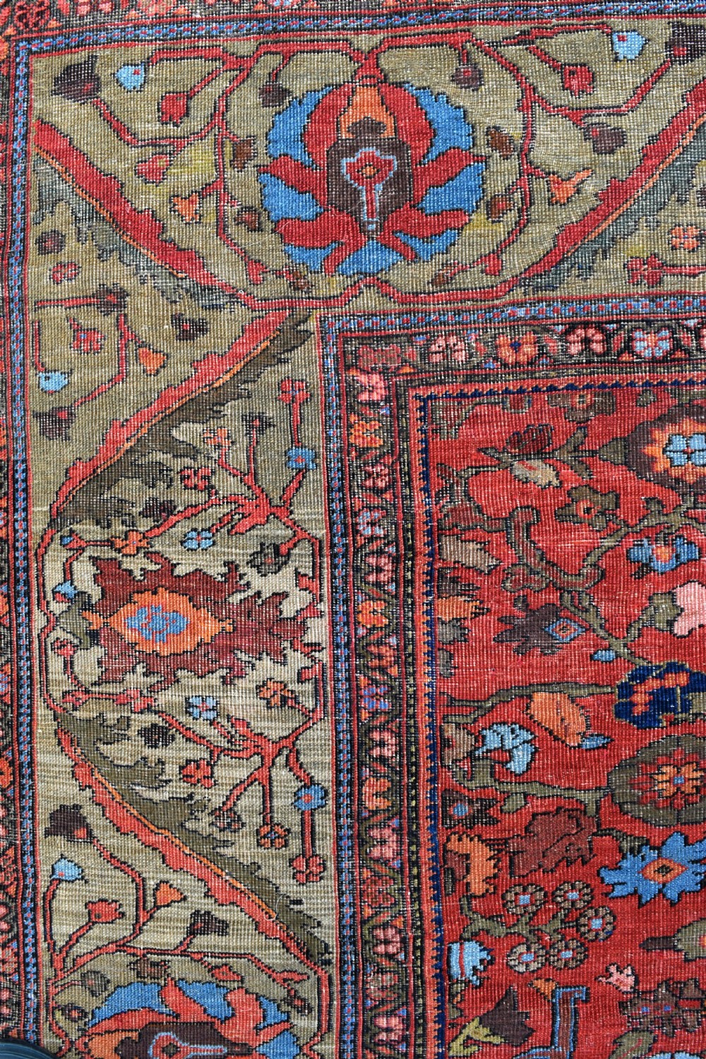An antique Ferahan carpet 332x229 cm View VIII