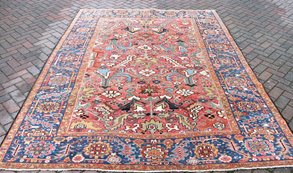 Antique Heriz carpet 293x224cm