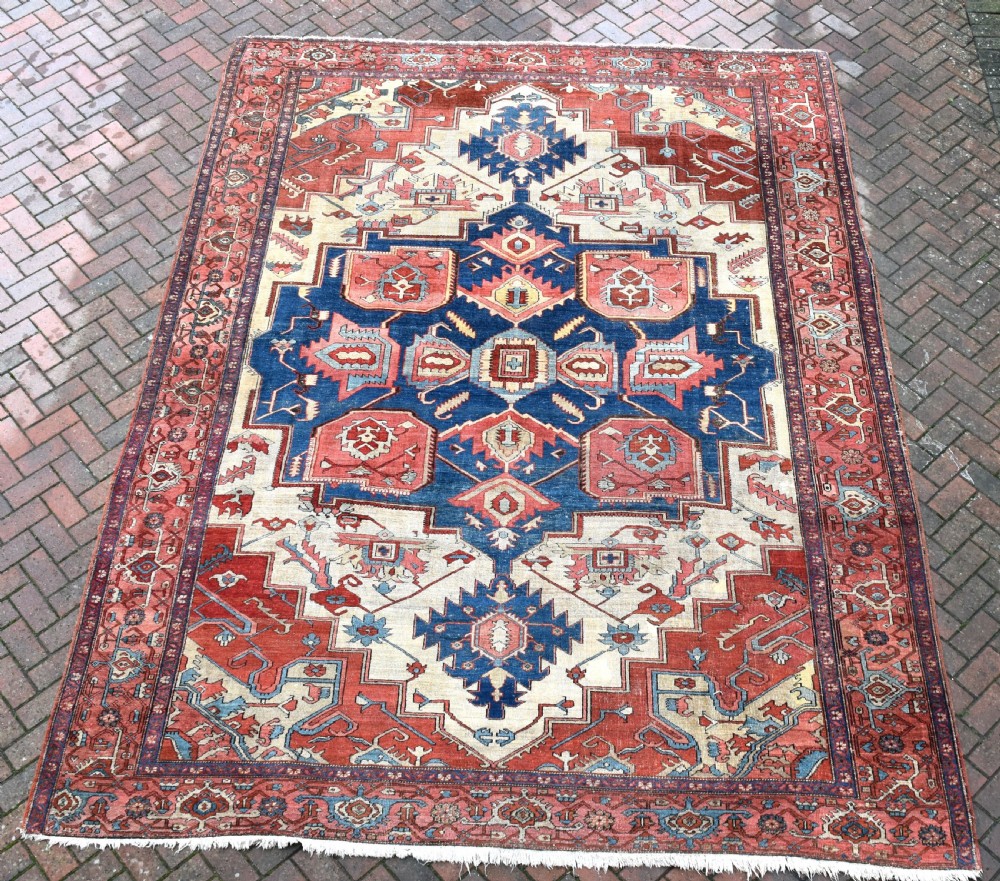 Fine antique Serapi carpet 388x297 cm