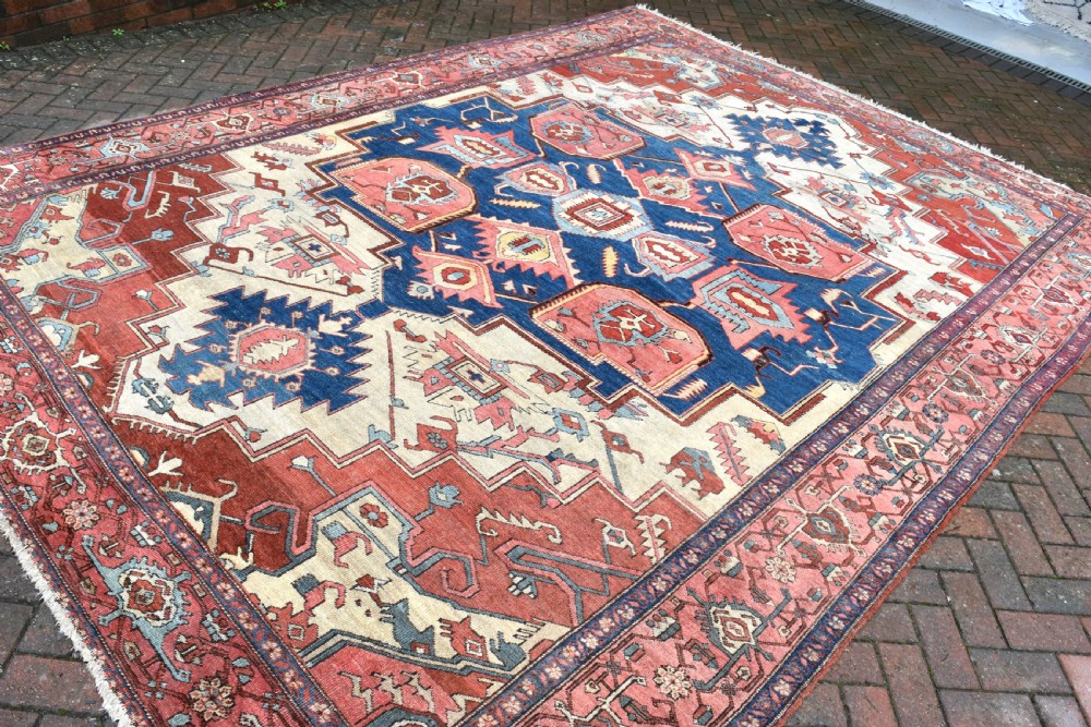 Fine antique Serapi carpet 388x297 cm View VII