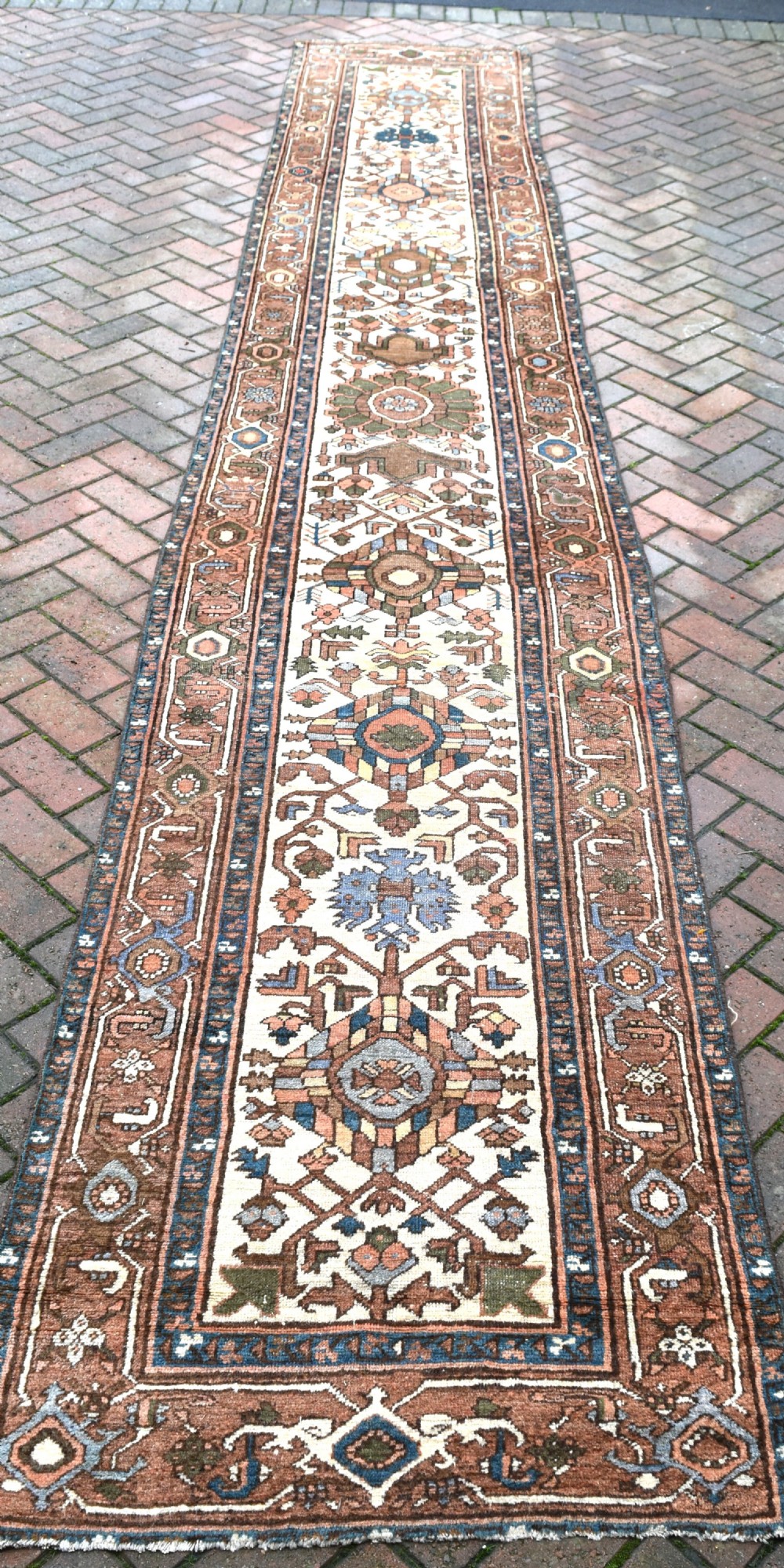 An antique Serapi runner 506x91cm