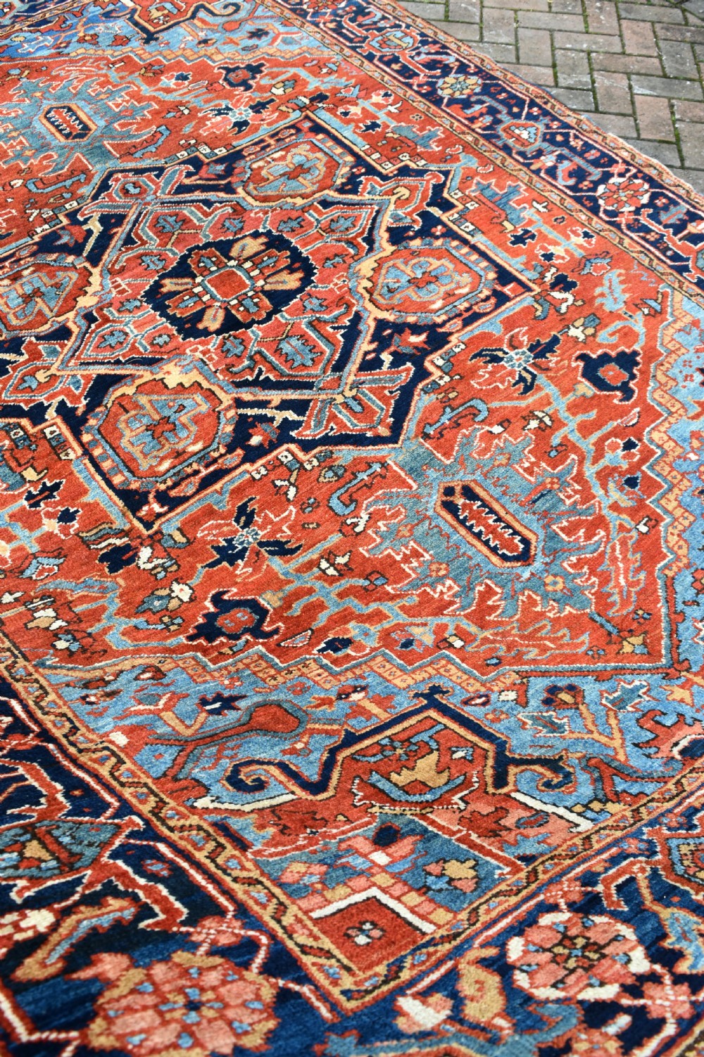 Antique Heriz carpet in excellent original condition 298x212 cm View II