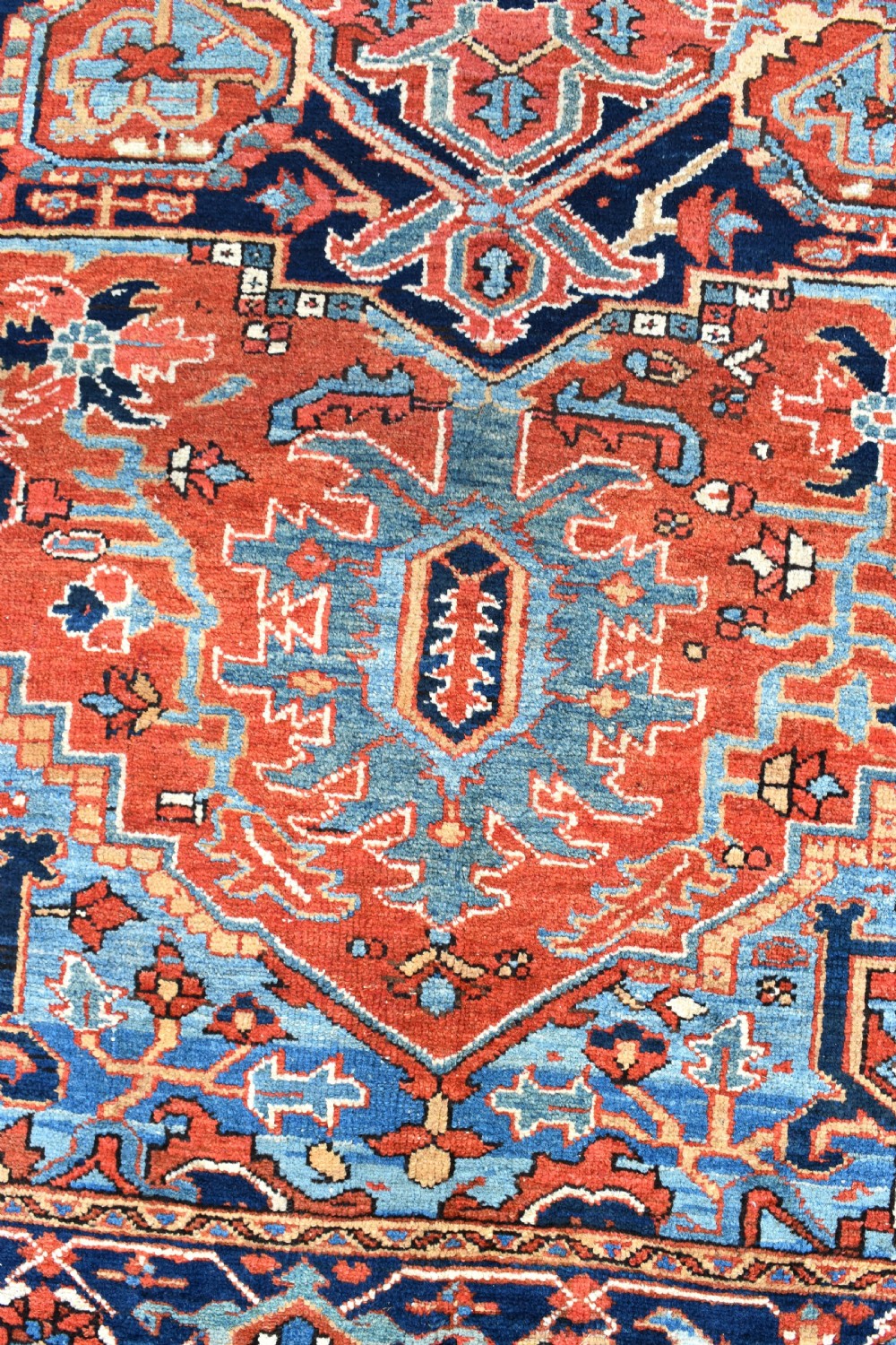 Antique Heriz carpet in excellent original condition 298x212 cm View IV