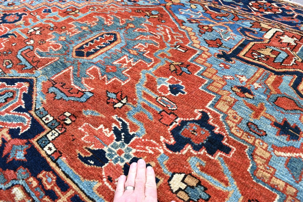 Antique Heriz carpet in excellent original condition 298x212 cm View VI