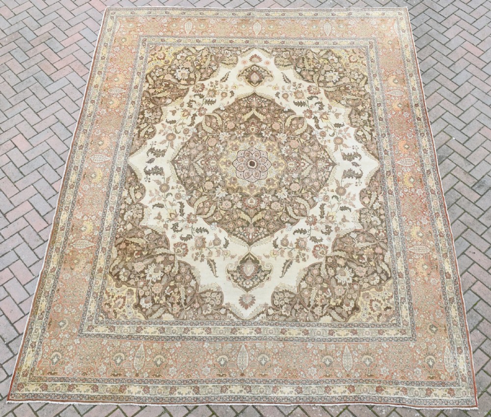 Fine antique Tabriz carpet 362x285