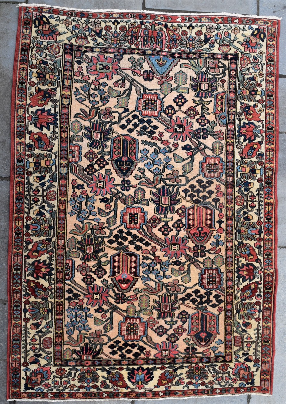 Antique Baktiari rug Circa 1920 200x140cm