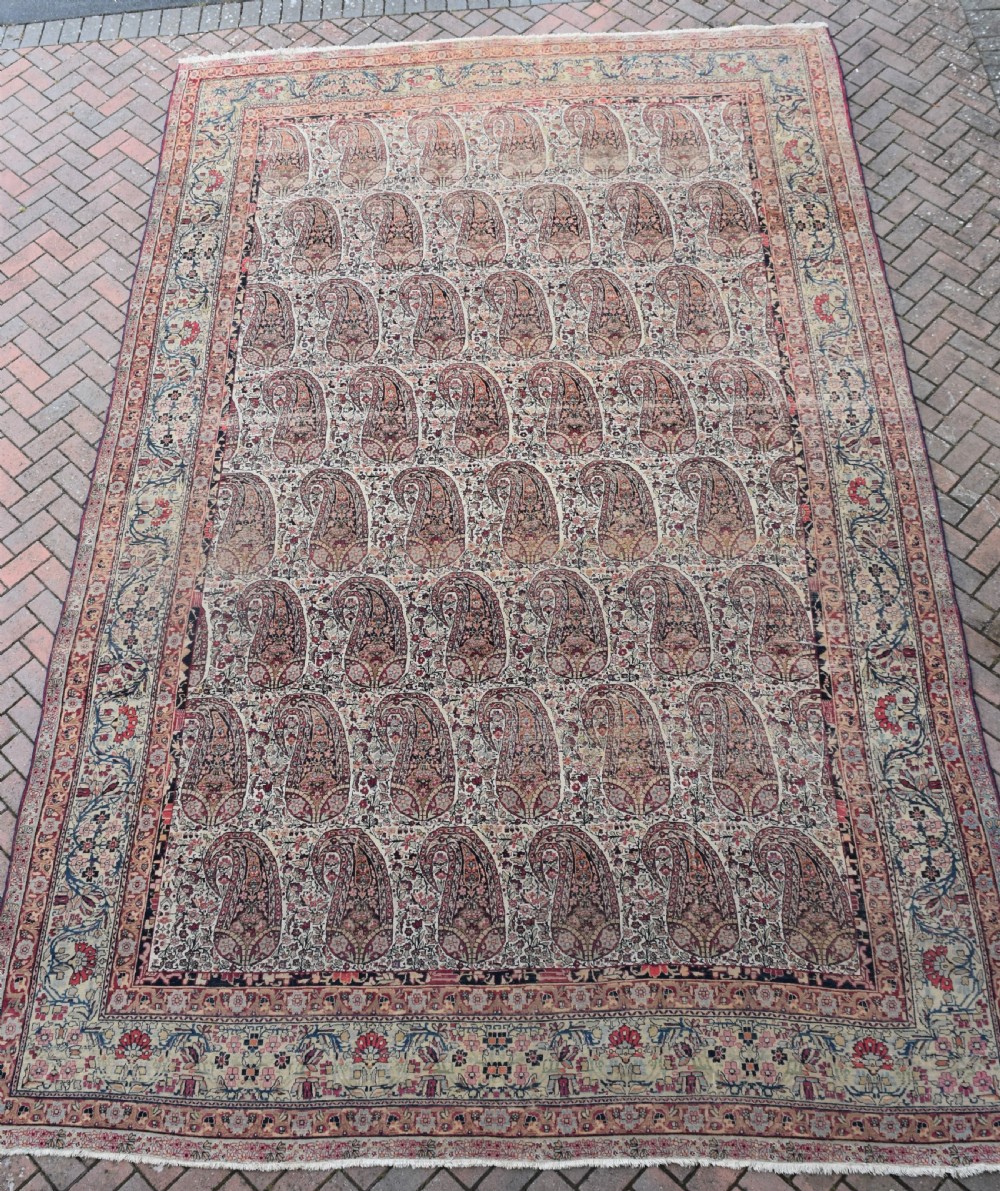 Fine Antique Kirman  Room size carpet 300x480 cm