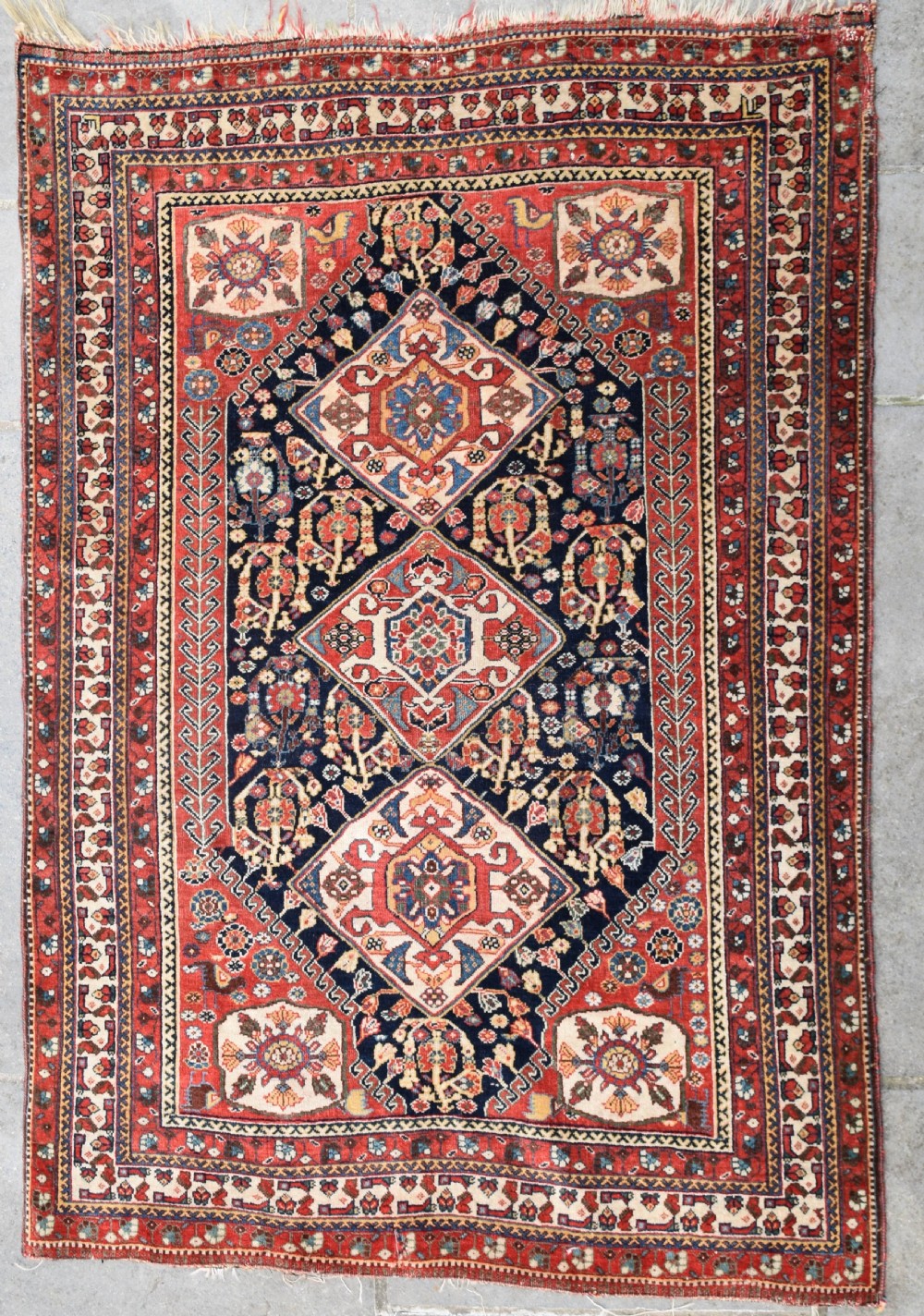 Fine antique Qasgai tribal rug 172x115 CM