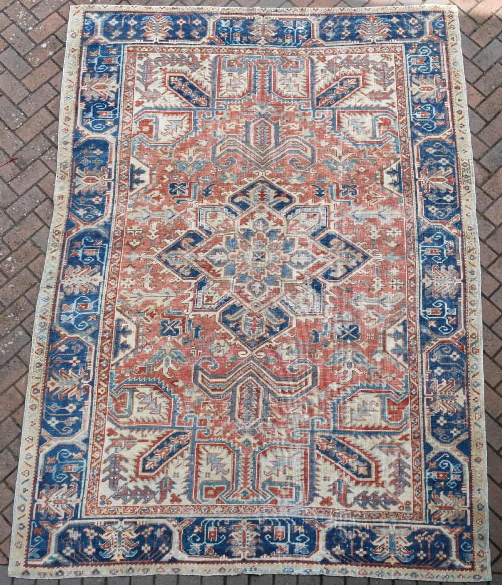 Old Heriz carpet 278x204 cm
