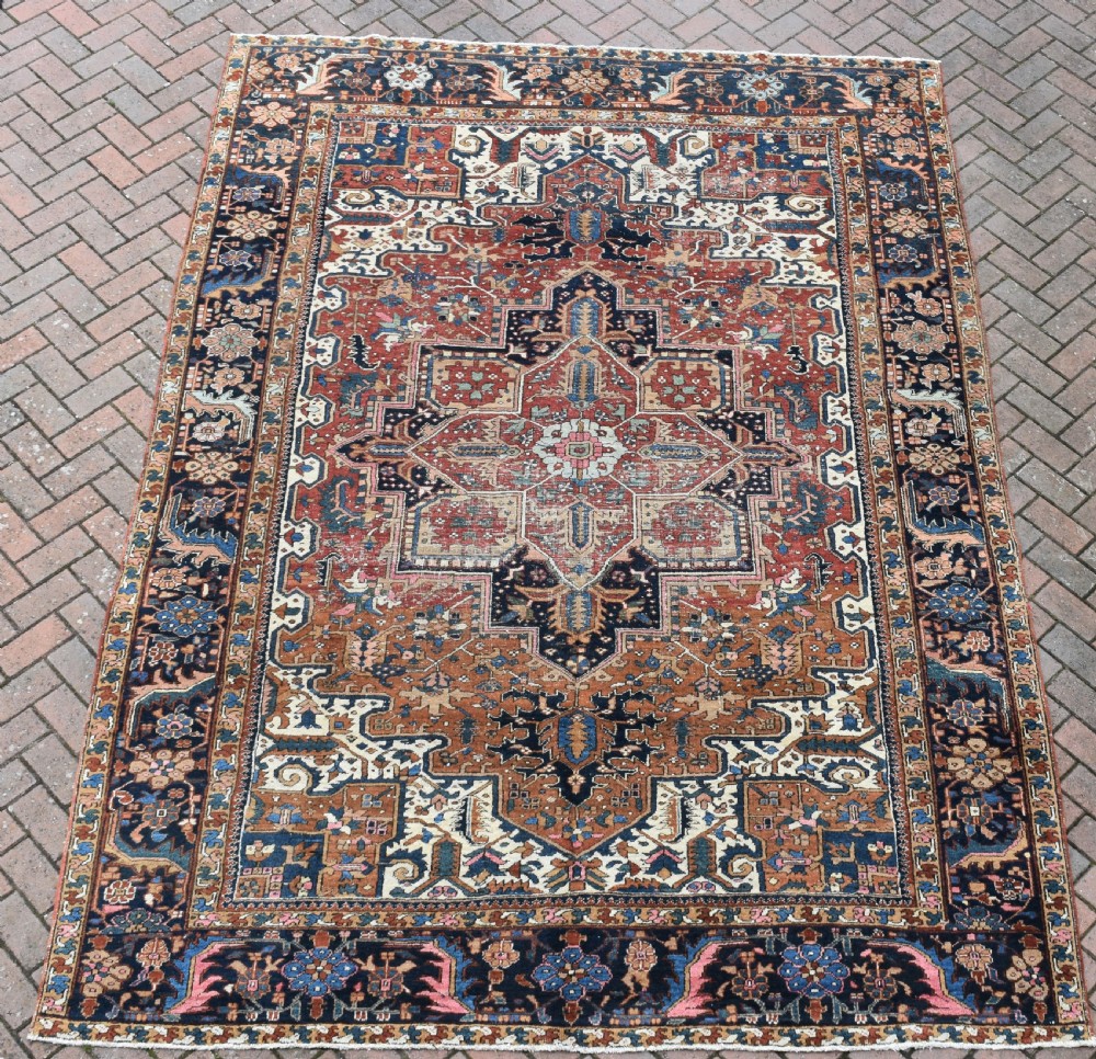 Old Heriz Medallion room size carpet 338x241cm