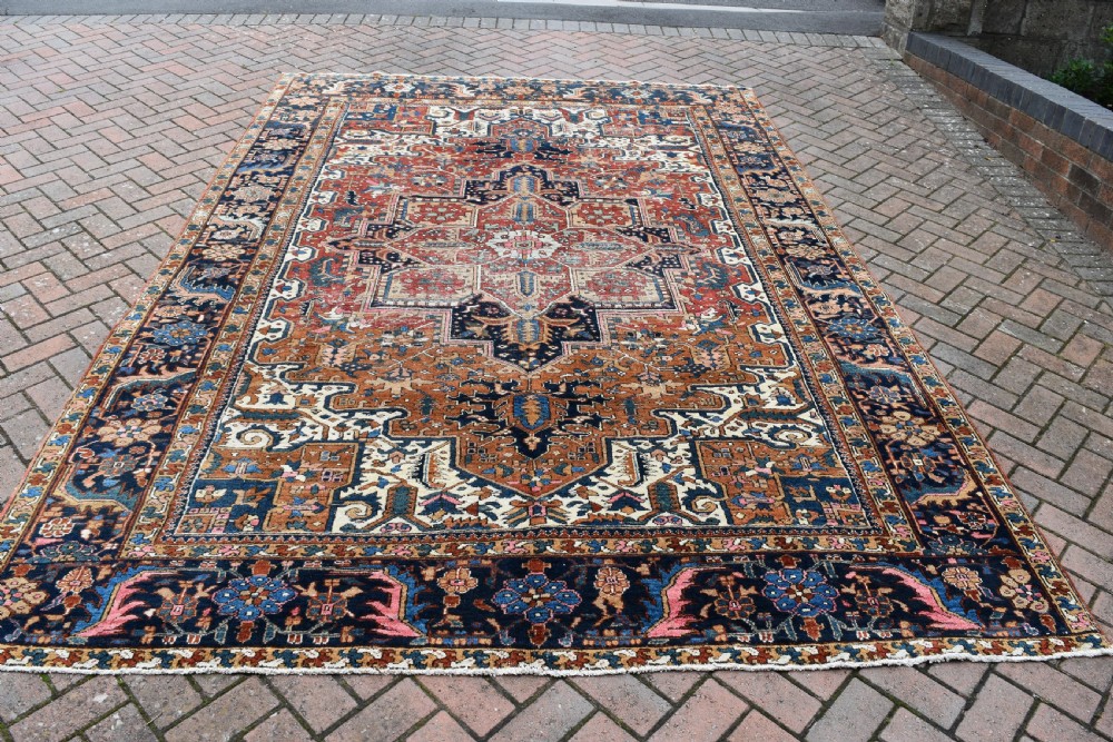 Old Heriz Medallion room size carpet 338x241cm View II