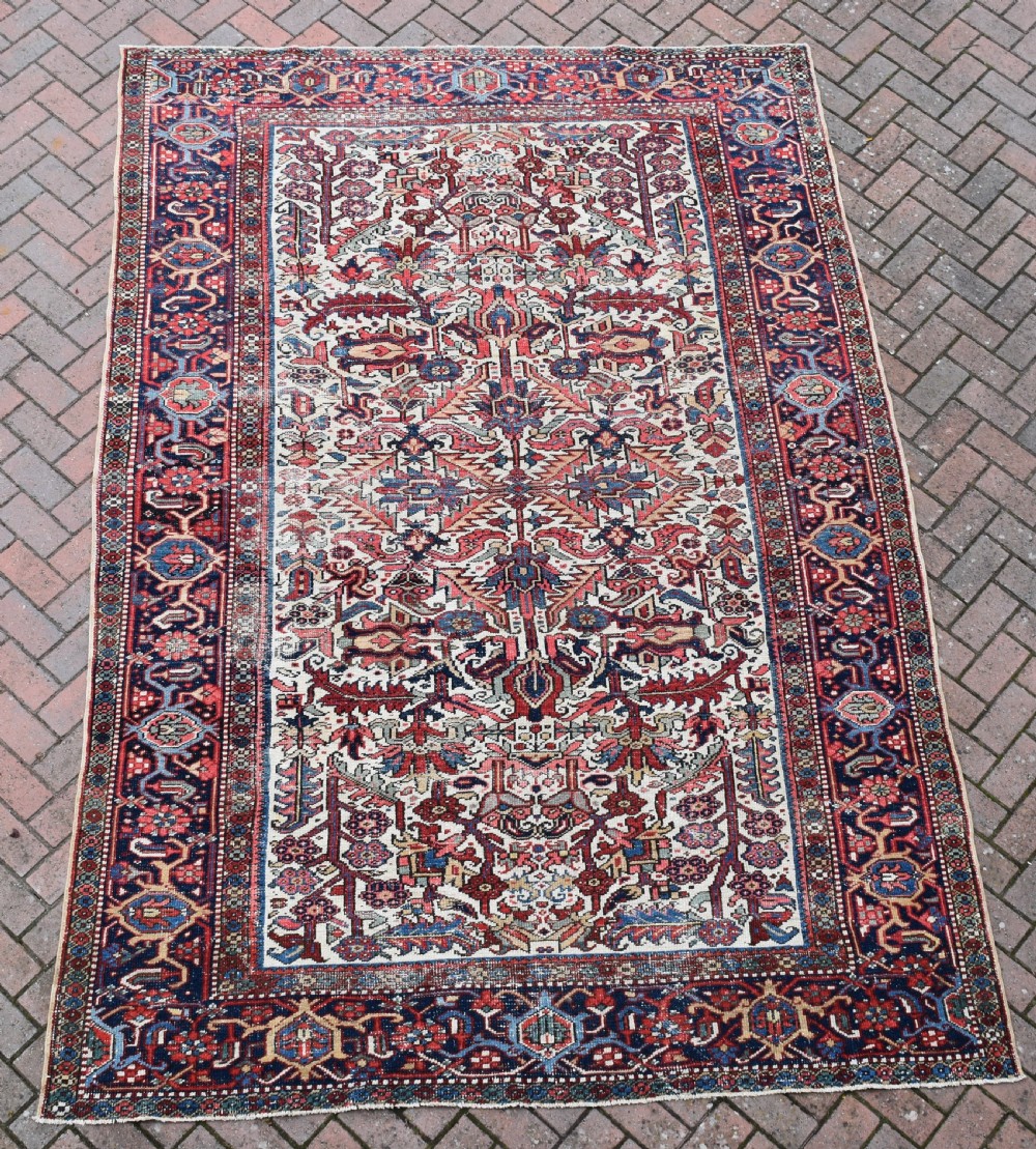 Old Heriz ivory ground carpet 309x214cm