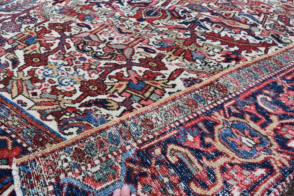 Old Heriz ivory ground carpet 309x214cm View IV