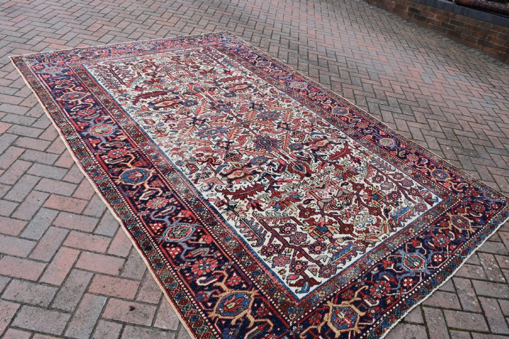 Old Heriz ivory ground carpet 309x214cm View VI