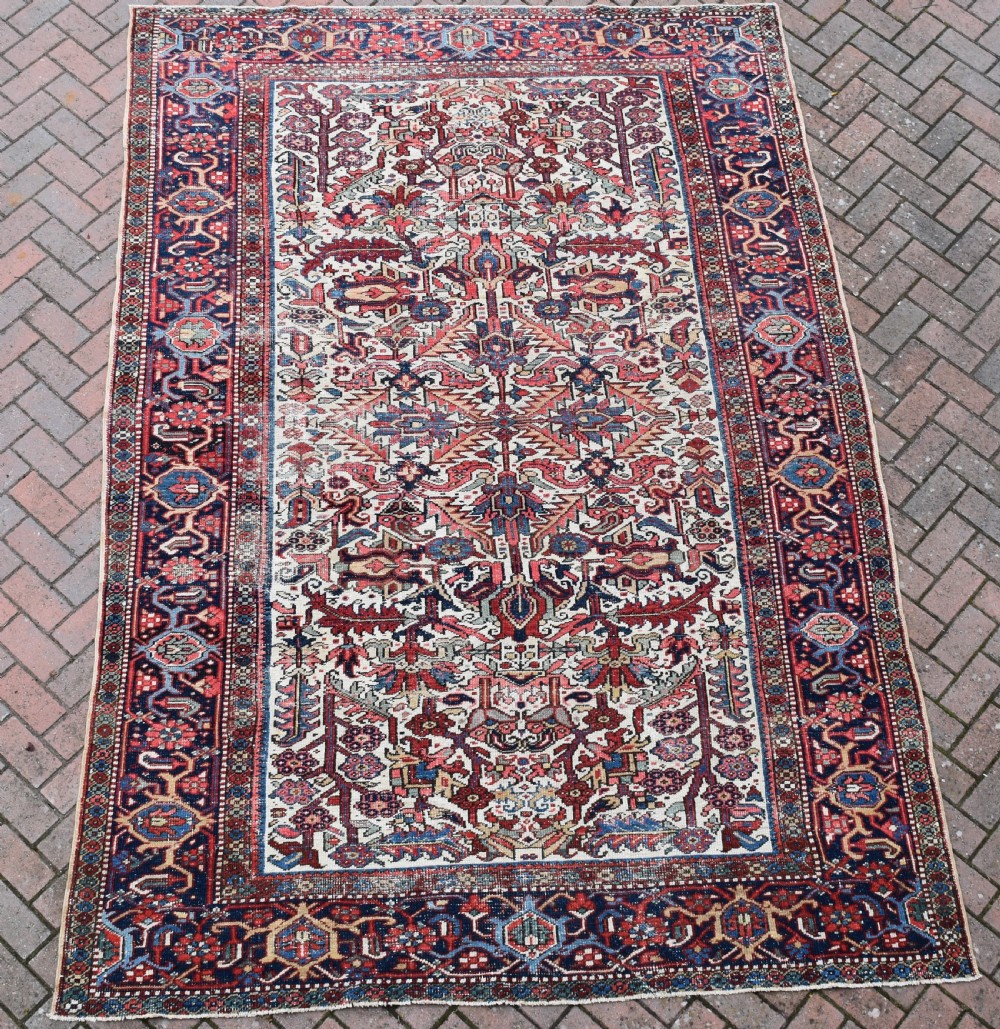 Old Heriz ivory ground carpet 309x214cm View VII