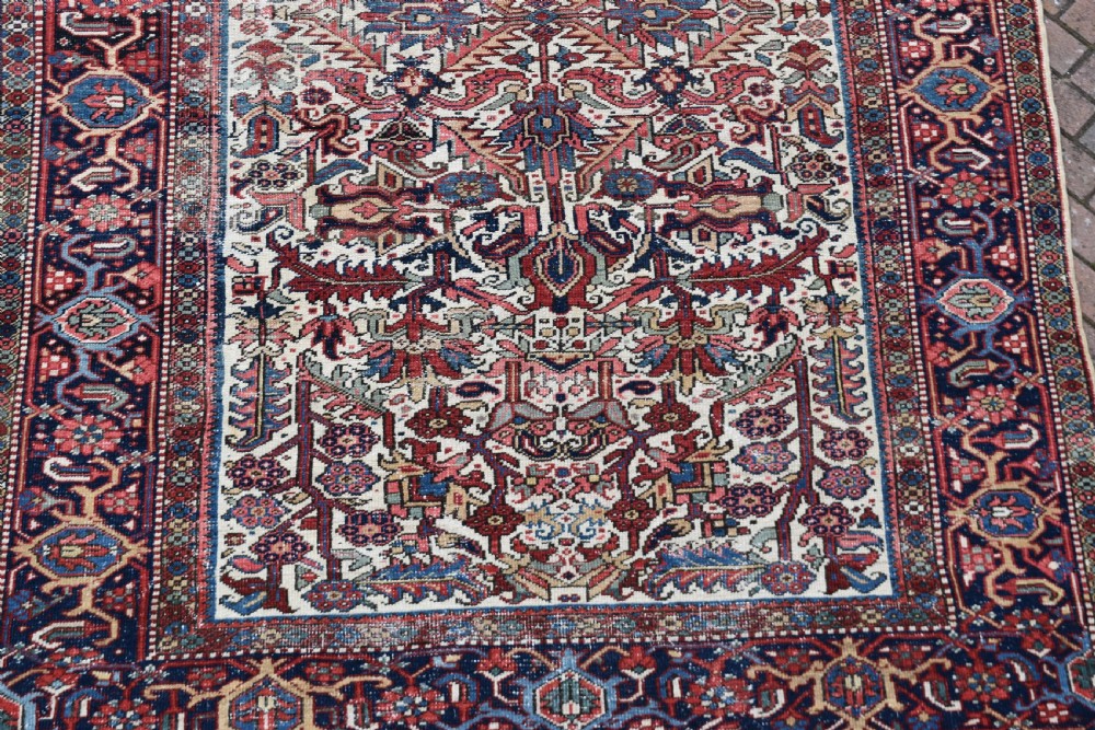 Old Heriz ivory ground carpet 309x214cm View VIII