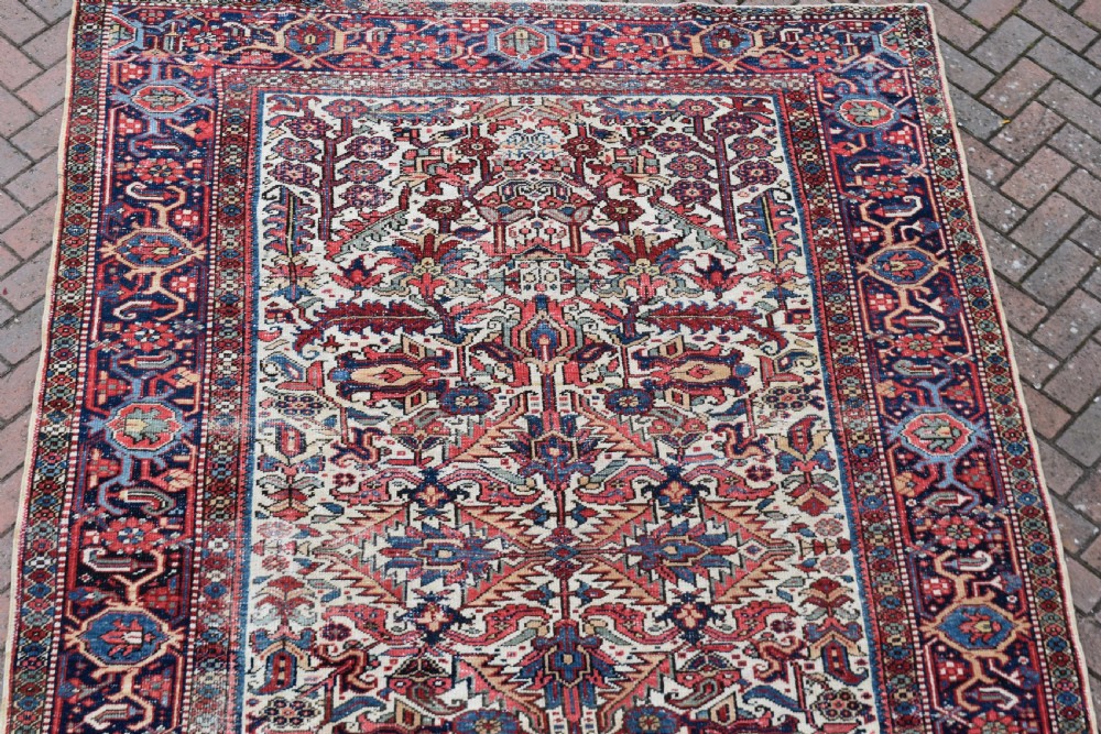 Old Heriz ivory ground carpet 309x214cm View IX