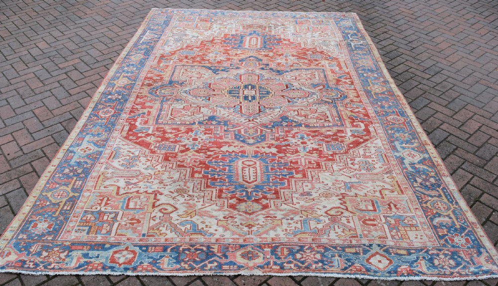 Old Room size Heriz carpet  335x214cm
