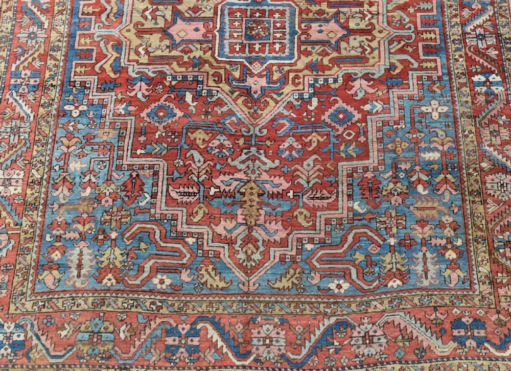 Good antique Heriz roomsize carpet 346x260 cm View II