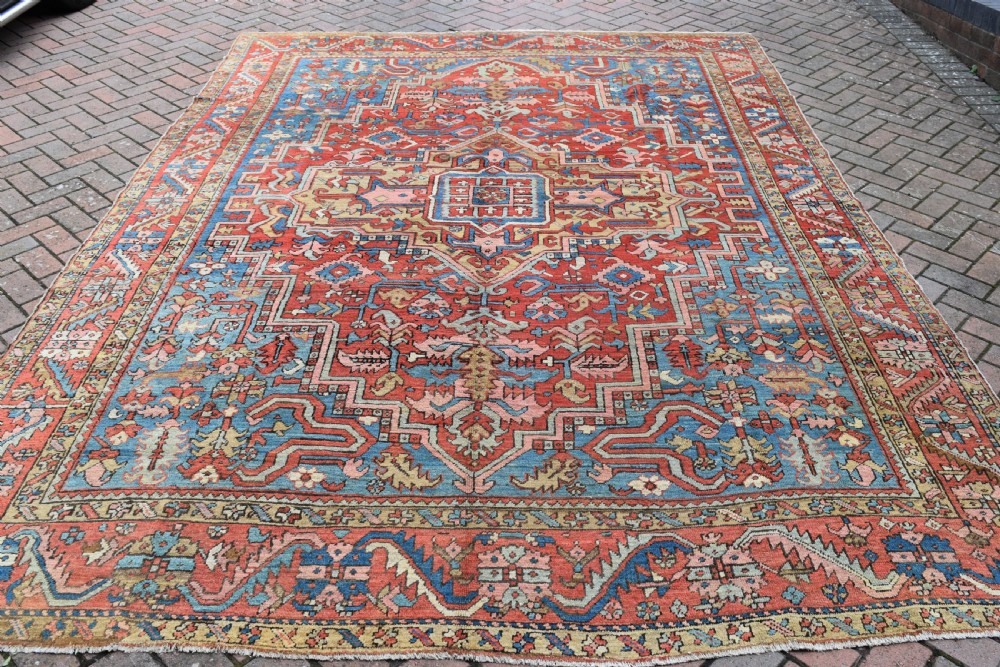 Good antique Heriz roomsize carpet 346x260 cm View IV