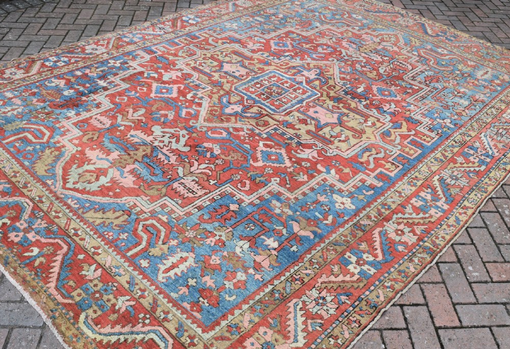 Good antique Heriz roomsize carpet 346x260 cm View IX