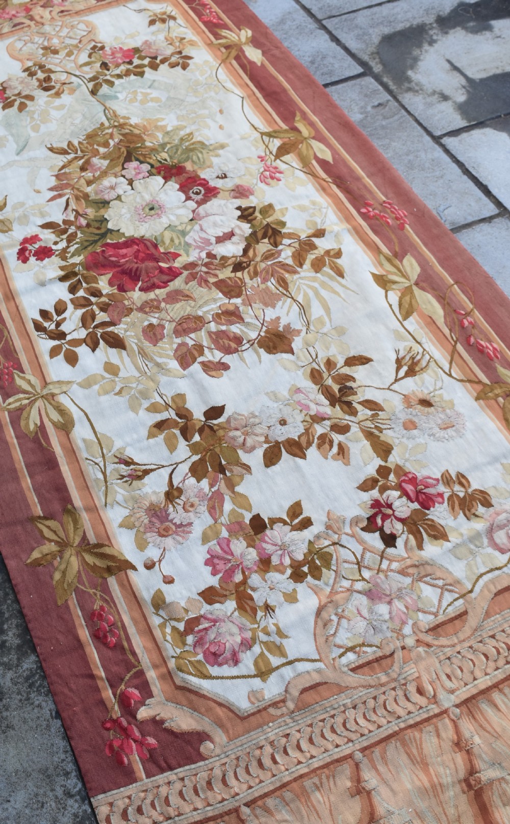 A fine Aubusson Entre Fentre Tapestry 200x111cm View III