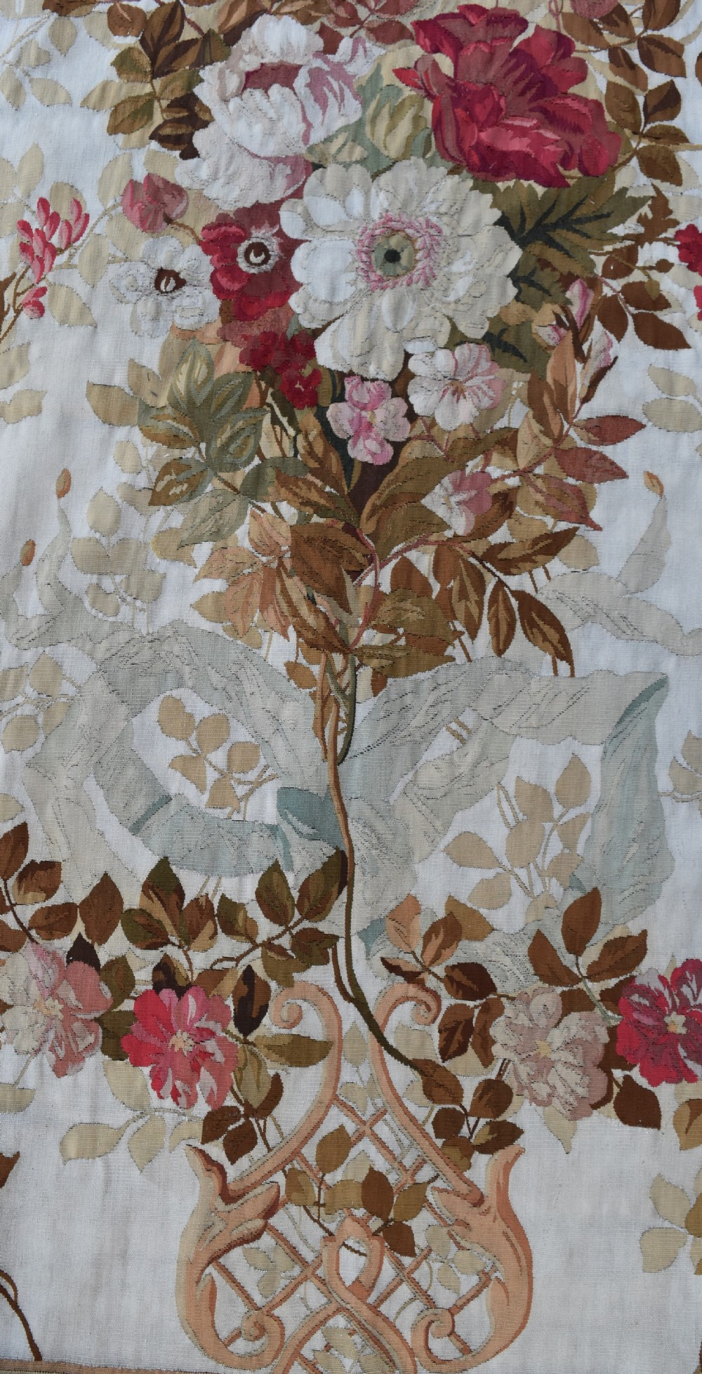 A fine Aubusson Entre Fentre Tapestry 200x111cm View IV