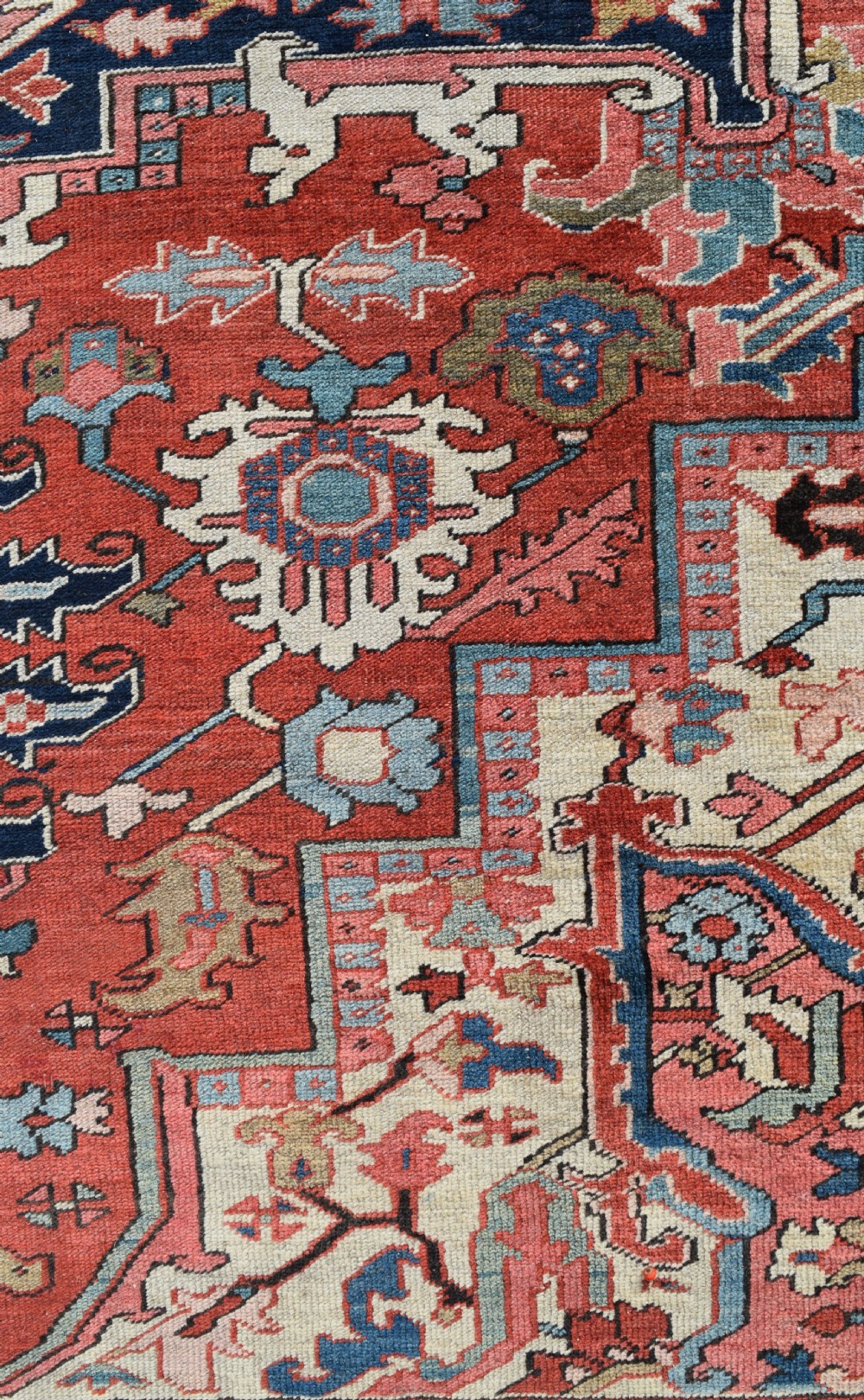 Good antique Heriz carpet 390x297cm View II