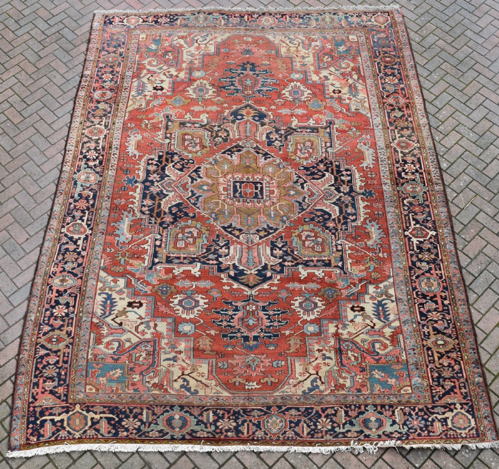 Good antique Heriz carpet 390x297cm View IV