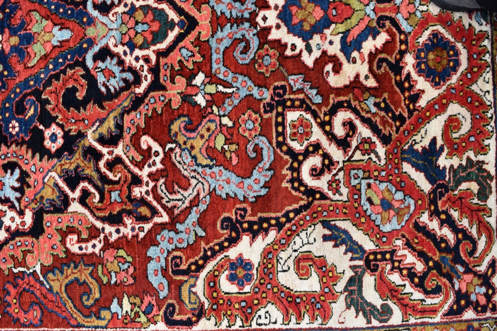 Old Heriz roomsize carpet 340x240 cm View II