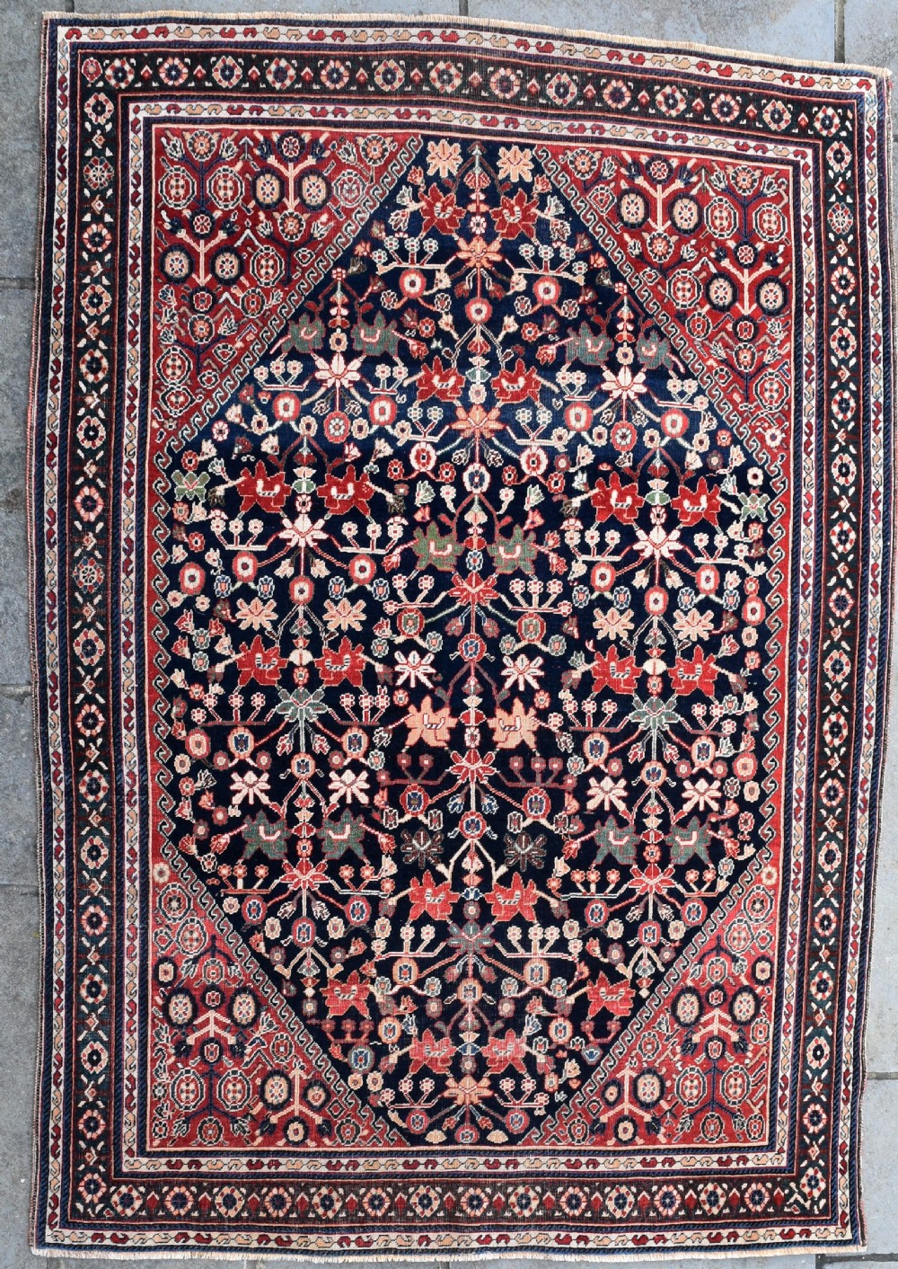 Antique Qasgai tribal rug 197x134 cm