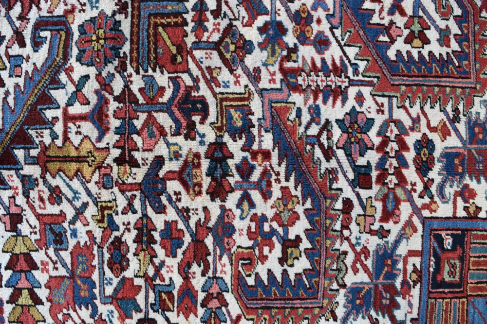 antique ivory ground Heriz carpet 326x219 cm View III