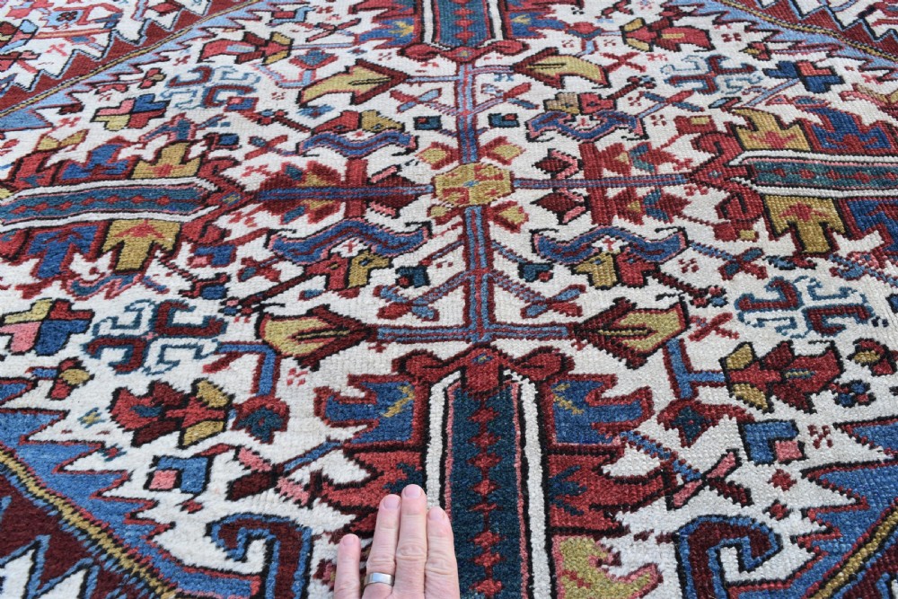 antique ivory ground Heriz carpet 326x219 cm View IV