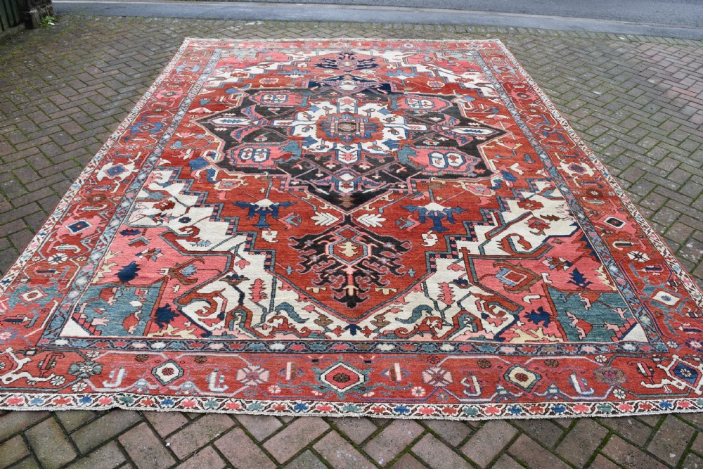 A very fine antique Heriz roomsize carpet 389x283cm