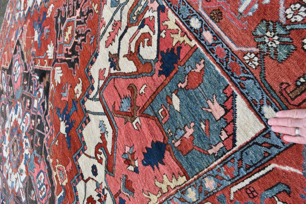 A very fine antique Heriz roomsize carpet 389x283cm View II
