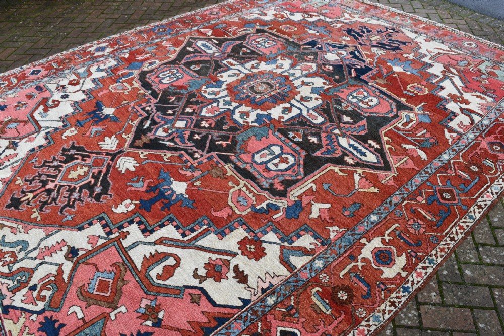 A very fine antique Heriz roomsize carpet 389x283cm View IV