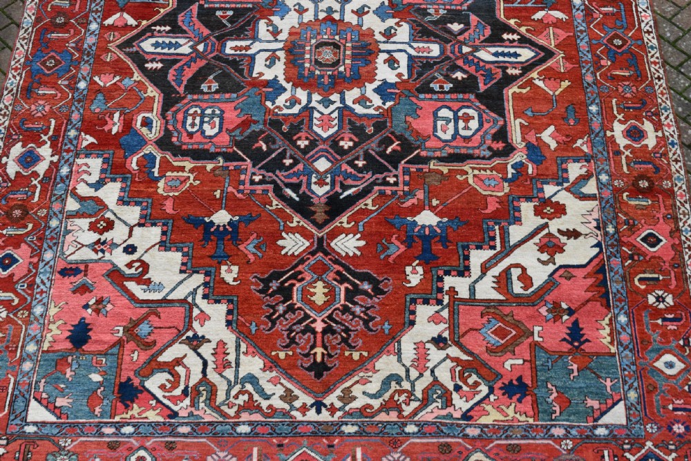 A very fine antique Heriz roomsize carpet 389x283cm View VII